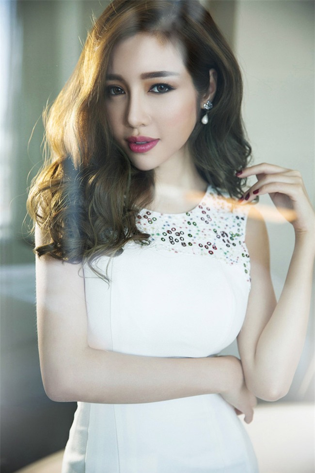 bat ngo truoc hinh anh ba me 2 con elly tran toc ngan tre trung nhu gai 18 - 3