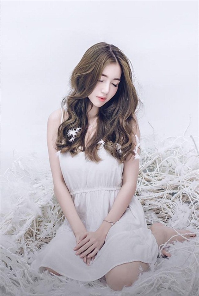 bat ngo truoc hinh anh ba me 2 con elly tran toc ngan tre trung nhu gai 18 - 4