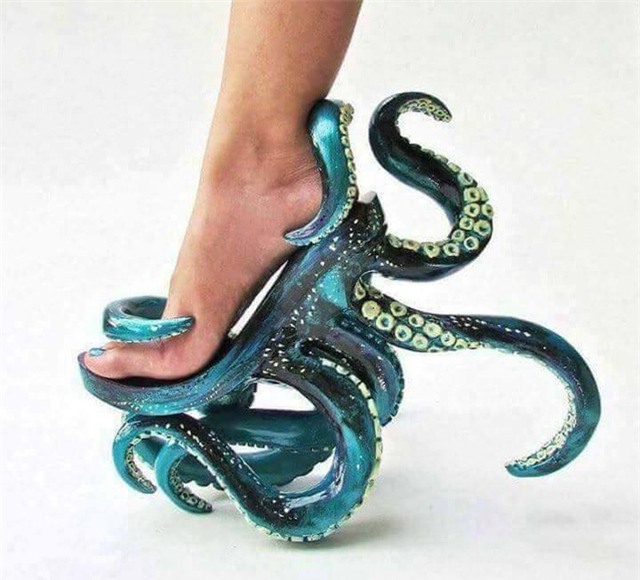 Ai sẽ là người dũng cảm đi đôi giày này?
