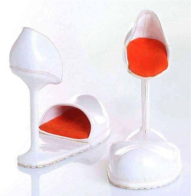 Dép lê hay giày cao gót đây, đôi giày vượt ra ngoài tầm hiểu biết của loài người..!? - cư dân mạng bình luận