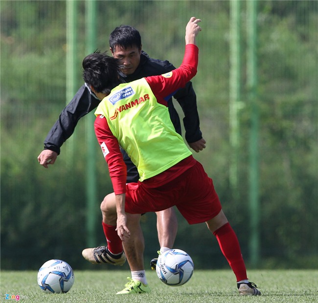 Tuan Anh bi HLV Huu Thang 'xau kim' trong buoi tap o Han Quoc hinh anh 2