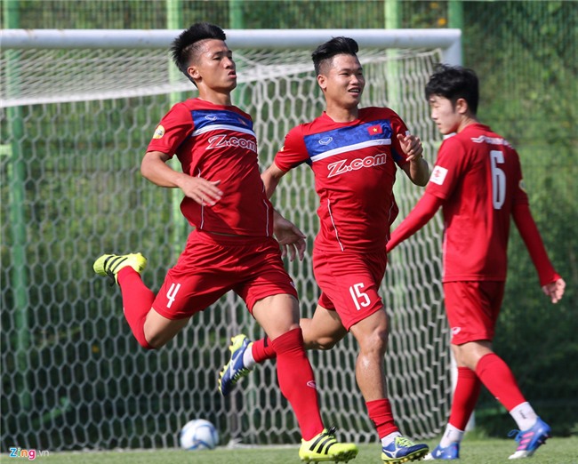 Tuan Anh bi HLV Huu Thang 'xau kim' trong buoi tap o Han Quoc hinh anh 6