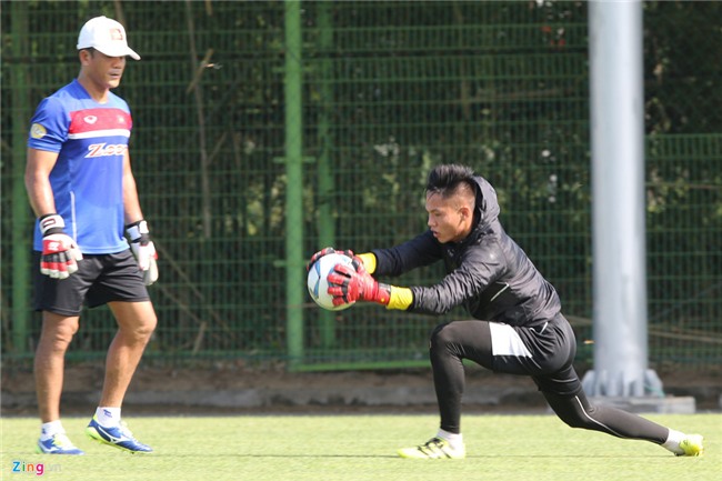 Tuan Anh bi HLV Huu Thang 'xau kim' trong buoi tap o Han Quoc hinh anh 8