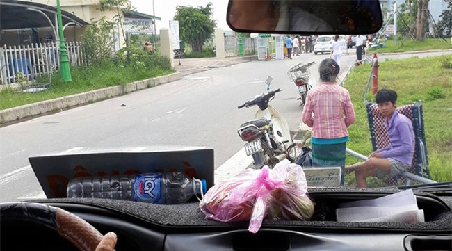 Cậu bé nghèo bị bệnh và hành động bất ngờ của người đàn ông lạ mặt trên chuyến xe khách - Ảnh 3.