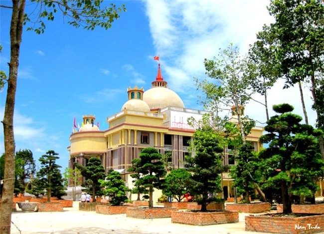 trầm bê, Sacombank, SouthernBank, ngân hàng phương nam, lâu đài, dinh thự