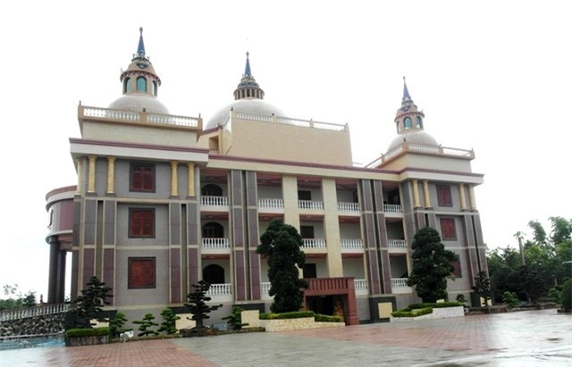 trầm bê, Sacombank, SouthernBank, ngân hàng phương nam, lâu đài, dinh thự