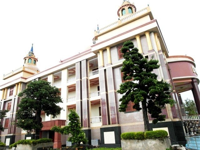 trầm bê, Sacombank, SouthernBank, ngân hàng phương nam, lâu đài, dinh thự