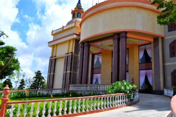 trầm bê, Sacombank, SouthernBank, ngân hàng phương nam, lâu đài, dinh thự