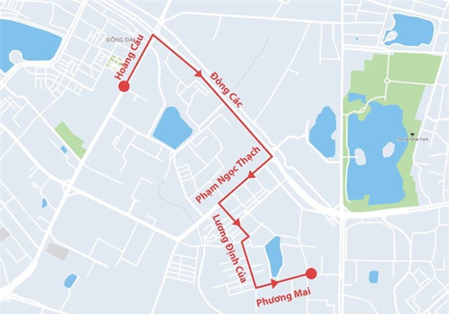 Bo chay roi gay tai nan, tai xe oto bi dan duoi danh hinh anh 2