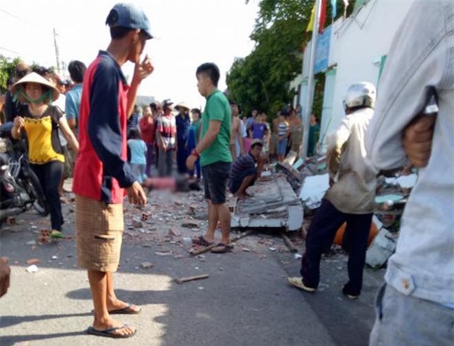 Hiện trường vụ sập ban công nhà cấp bốn, 3 người tử vong - 4