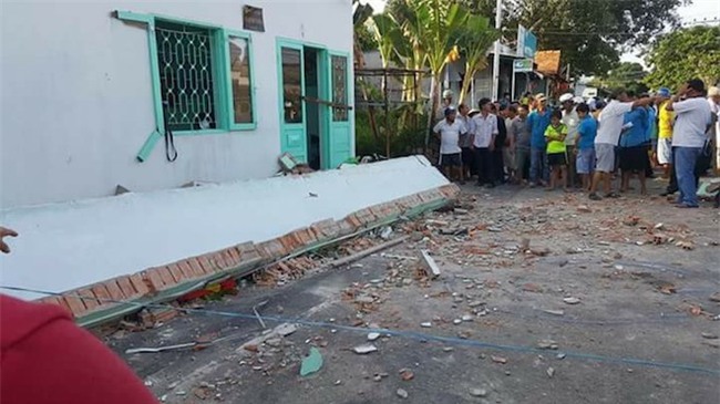 Hiện trường vụ sập ban công nhà cấp bốn, 3 người tử vong - 7