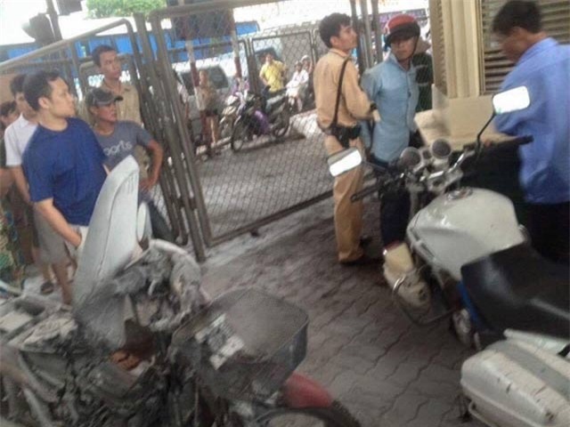 ha noi: tụ dot xe may khi bi csgt bat vi pham? hinh anh 3