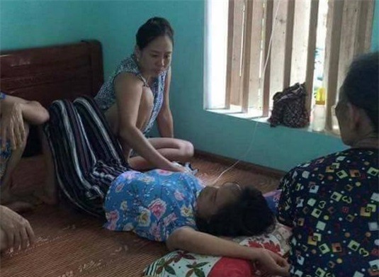 tin moi nhat ve tinh canh nguoi me khong co tien sang nhat dua thi the con trai ve an tang - 2