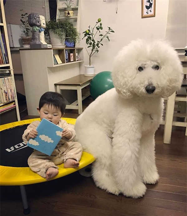 be gai 1 tuoi sieu de thuong ben canh 3 "nguoi ban khong lo", nhin la muon yeu - 6