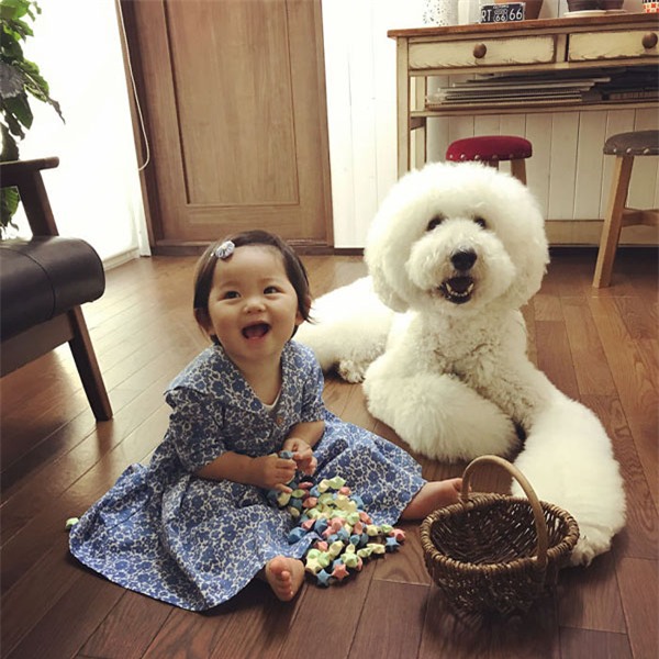 be gai 1 tuoi sieu de thuong ben canh 3 "nguoi ban khong lo", nhin la muon yeu - 17