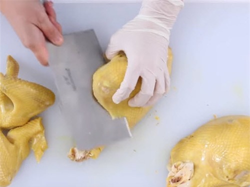 nho ban trai sinh vien y khoa chat ga, co gai choang vi thanh qua "ba dao" - 11