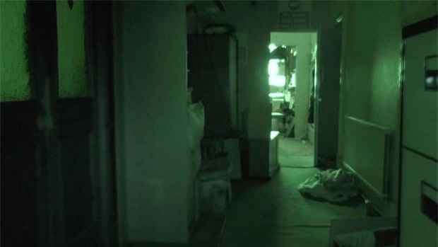 Nhà ngoại cảm ghi lại được tiếng phụ nữ văng vẳng trong tòa nhà cổ không người - Ảnh 1.