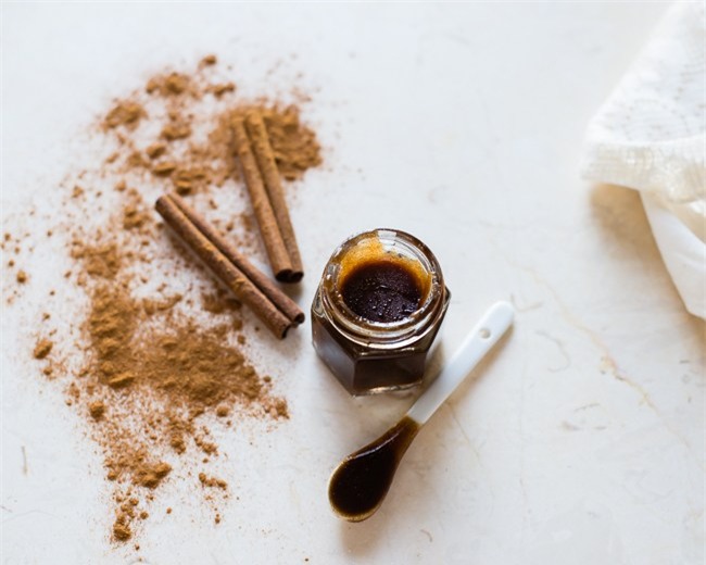 Gel tẩy da chết cay xè này sẽ khiến môi bạn hết sạch thâm, trở nên căng bóng chỉ sau vài lần sử dụng - Ảnh 2.