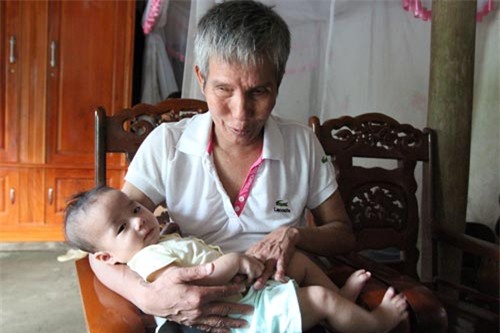 nguoi cha mu va uoc mo co noi chao mong gio cho con gai mac benh tam than vua sinh con - 1