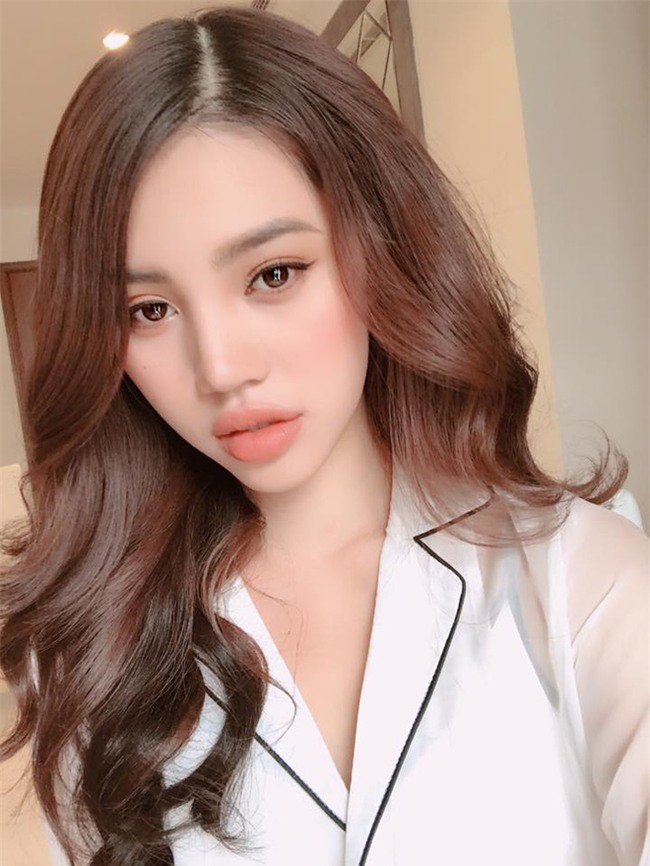 Ngắm cuộc sống sang chảnh, ngập trong đồ hiệu, du lịch xa xỉ của Jolie Nguyễn - hoa hậu hội con nhà giàu Việt Nam - Ảnh 1.