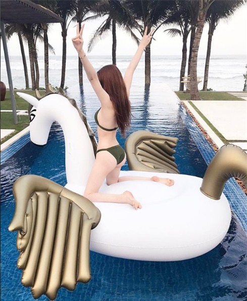 Ngắm cuộc sống sang chảnh, ngập trong đồ hiệu, du lịch xa xỉ của Jolie Nguyễn - hoa hậu hội con nhà giàu Việt Nam - Ảnh 25.