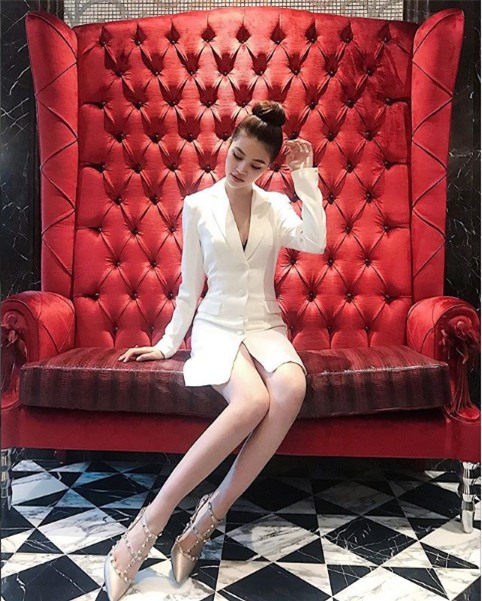 Ngắm cuộc sống sang chảnh, ngập trong đồ hiệu, du lịch xa xỉ của Jolie Nguyễn - hoa hậu hội con nhà giàu Việt Nam - Ảnh 3.