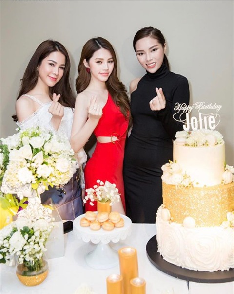 Ngắm cuộc sống sang chảnh, ngập trong đồ hiệu, du lịch xa xỉ của Jolie Nguyễn - hoa hậu hội con nhà giàu Việt Nam - Ảnh 5.