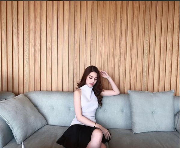 Ngắm cuộc sống sang chảnh, ngập trong đồ hiệu, du lịch xa xỉ của Jolie Nguyễn - hoa hậu hội con nhà giàu Việt Nam - Ảnh 7.