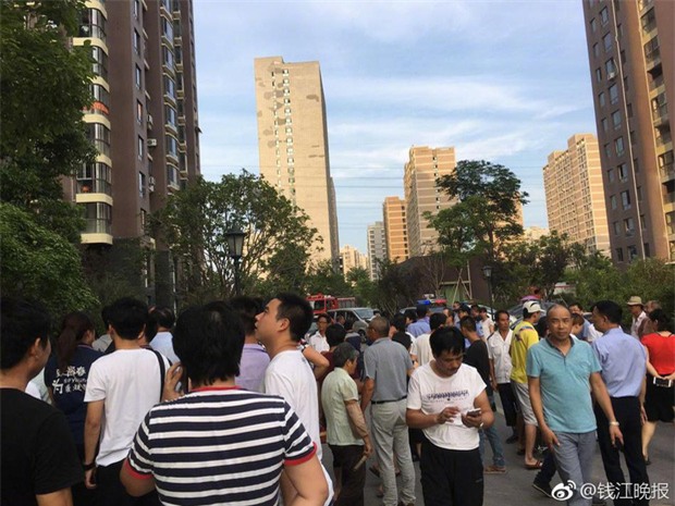 Trung Quốc: Nhân viên bảo trì bị thang máy kẹp tử vong khi đang loay hoay sửa chữa - Ảnh 3.
