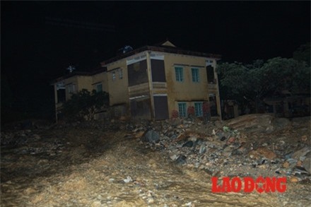 Lũ quét kinh hoàng ở Mù Căng Chải: “Vợ con cháu chết hết rồi, cô chú ơi” ảnh 1