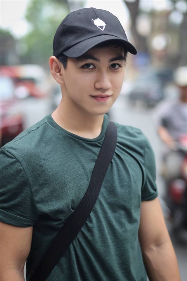 'Hot boy truong Kinh te' hat hay, dan gioi va dam me nhiep anh hinh anh 3