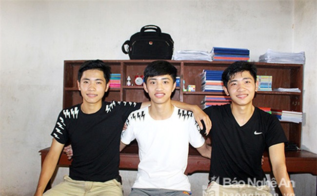 Nghệ An: Kỳ tích ba anh em sinh 3 cùng đậu vào một trường đại học quân sự