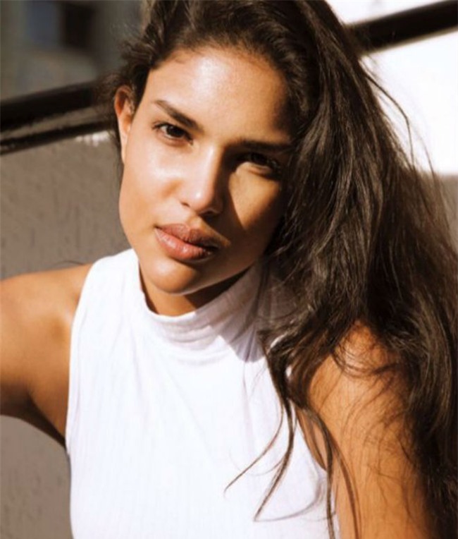 Neymar dẫn bạn gái siêu mẫu chào PSG, thành Paris phát cuồng - 8