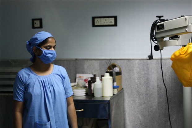 Bộ ảnh phơi bày mặt trái của nghề buôn nội tạng: Cứ mỗi giờ qua lại có 1 ca bán tạng trên thế giới - Ảnh 2.