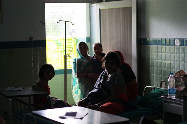 Bộ ảnh phơi bày mặt trái của nghề buôn nội tạng: Cứ mỗi giờ qua lại có 1 ca bán tạng trên thế giới - Ảnh 8.