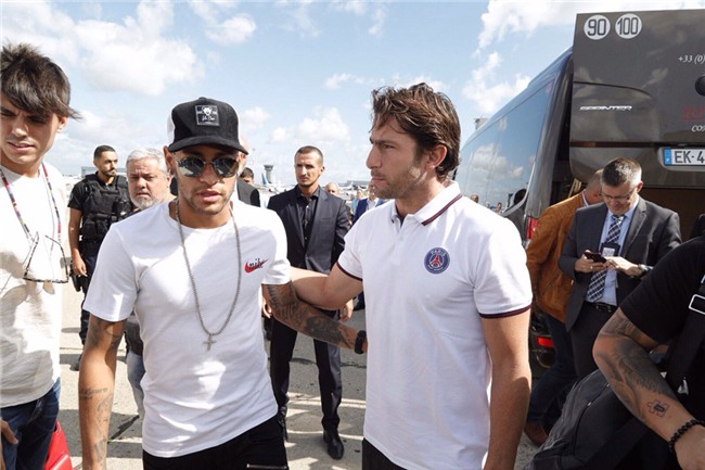Neymar da toi Paris, chuan bi cho le ra mat lon nhat lich su PSG hinh anh 2