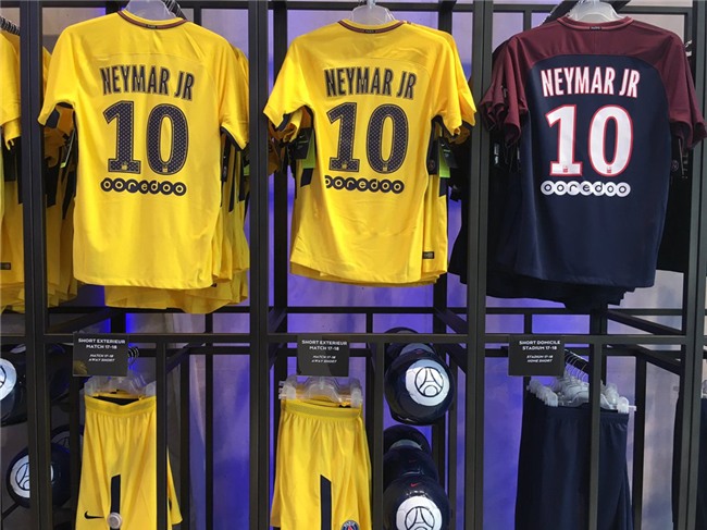 Neymar da toi Paris, chuan bi cho le ra mat lon nhat lich su PSG hinh anh 5
