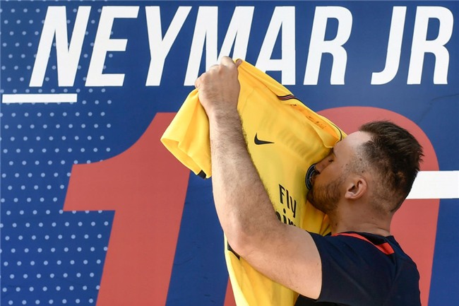 Neymar da toi Paris, chuan bi cho le ra mat lon nhat lich su PSG hinh anh 7
