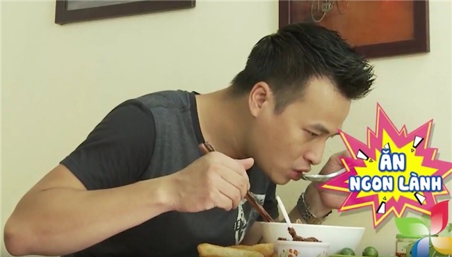 khai so khanh cua nguoi phan xu bat ngo hat tai quan cafe - 3