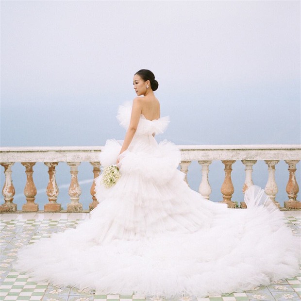 co gai bong noi ram ram sau ngay cuoi dai gia nho chiec vay cuoi tren ca tuyet voi nay - 5