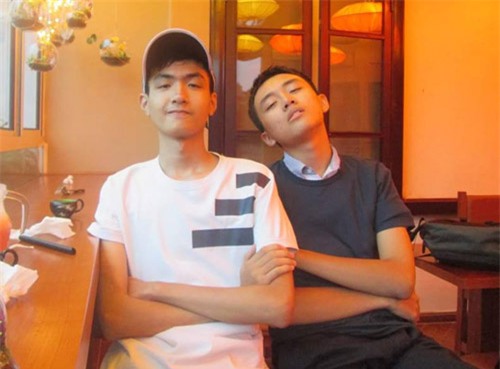 Cư dân mạng 'điên đảo' với cover 'Despacito' phiên bản mùa thi-1