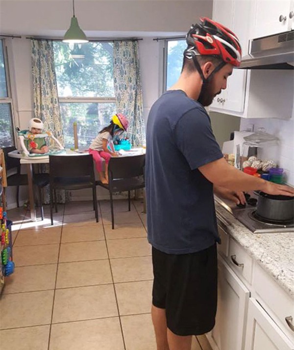 ca gia dinh "ky quai" doi mu bao hiem trong nha, su that phia sau khien ai cung “tan chay” - 2