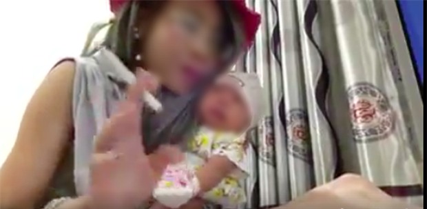 Bác sĩ tâm lí nói về vụ hotgirl Bella ôm con hút thuốc: Người mẹ này có biểu hiện tâm lí bất thường - Ảnh 3.