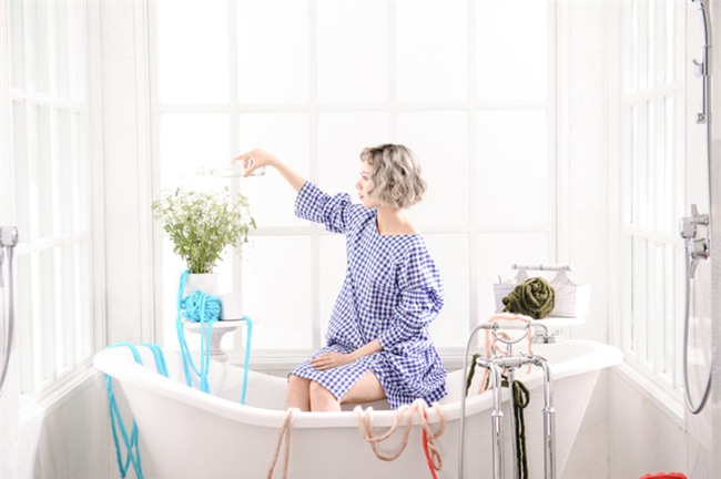 Mỹ nhân Việt vẫn mê mẩn trang phục họa tiết mát mẻ dù trời đã sang thu-2