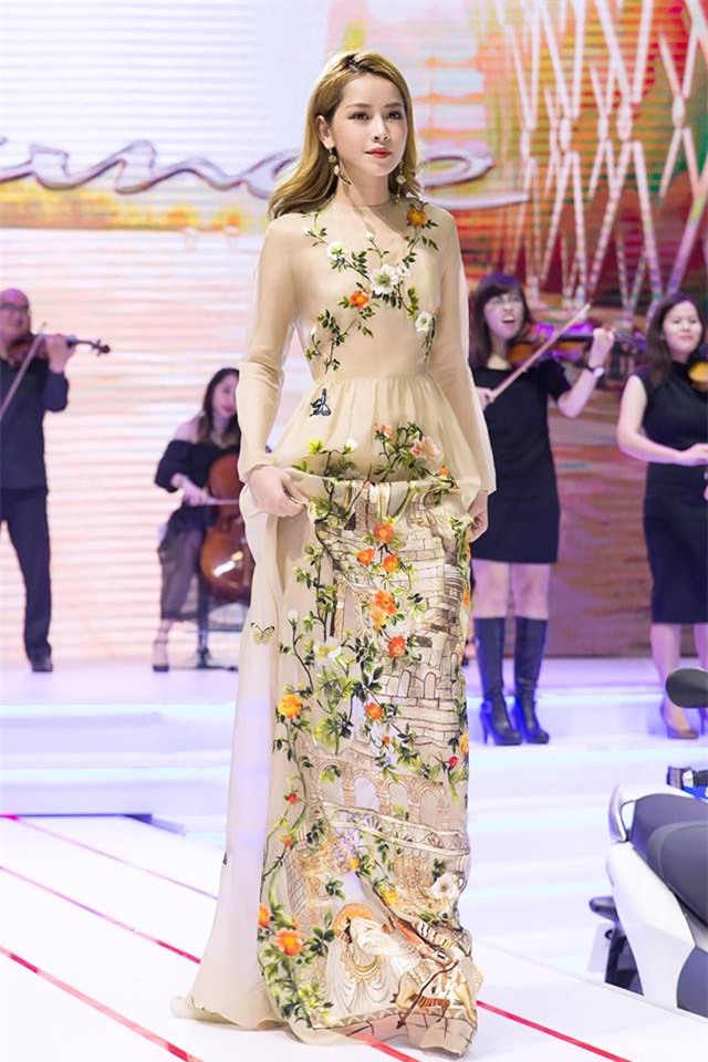 Mỹ nhân Việt vẫn mê mẩn trang phục họa tiết mát mẻ dù trời đã sang thu-8