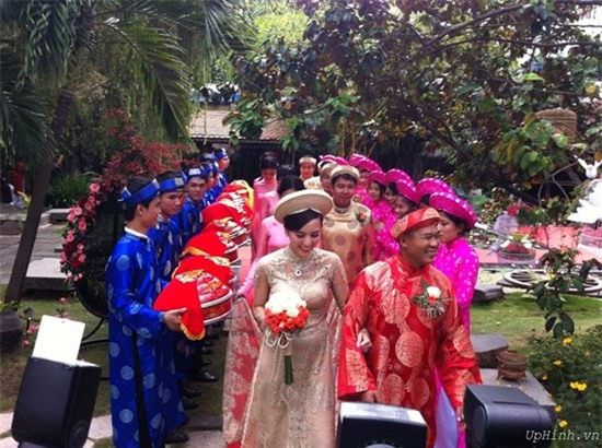 Cuộc sống giàu sang như mơ của Á hậu lấy chồng đại gia Thiên Lý - Ảnh 2.