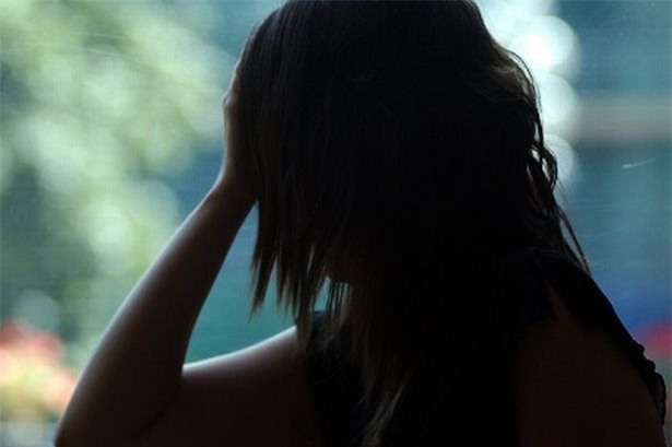 kiem tra dien thoai, vo 'chet dieng' khi biet chong da lam chuyen khung khiep voi minh trong luc ngu - 1