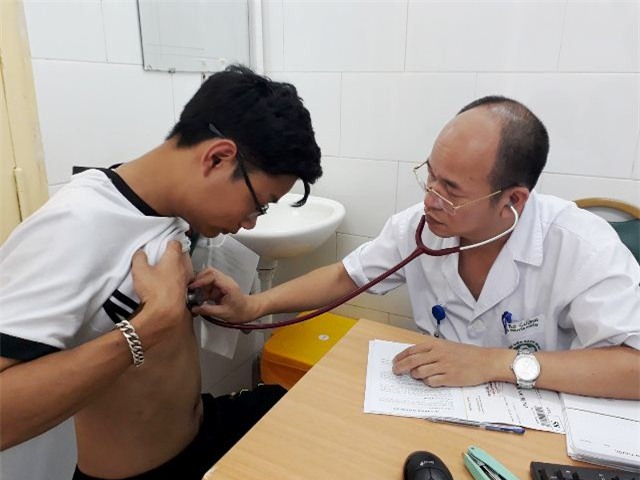 Hà Nội: Sốt xuất huyết tiếp tục gia tăng mạnh, nhiều người tự điều trị sai - Ảnh 2.