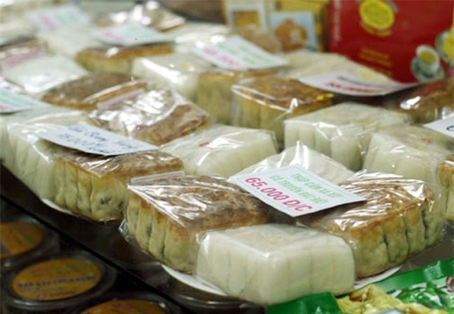 Hà Nội: Hơn 2 tháng nữa mới đến Rằm tháng 8, nhiều nơi đã rục rịch bày bán bánh Trung thu - Ảnh 3.