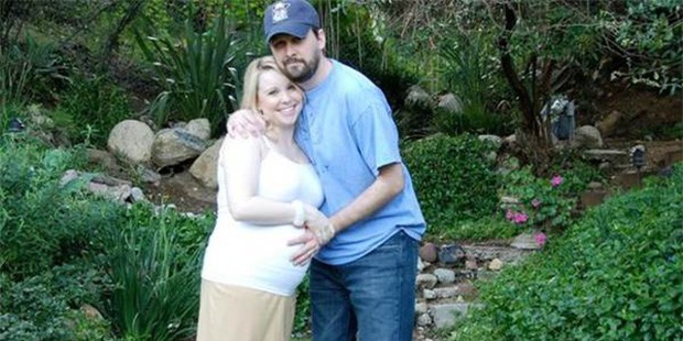 Vợ đột ngột qua đời sau sinh mổ, nhiều tháng sau, chồng mở máy tính cũ của cô và bật khóc - Ảnh 2.